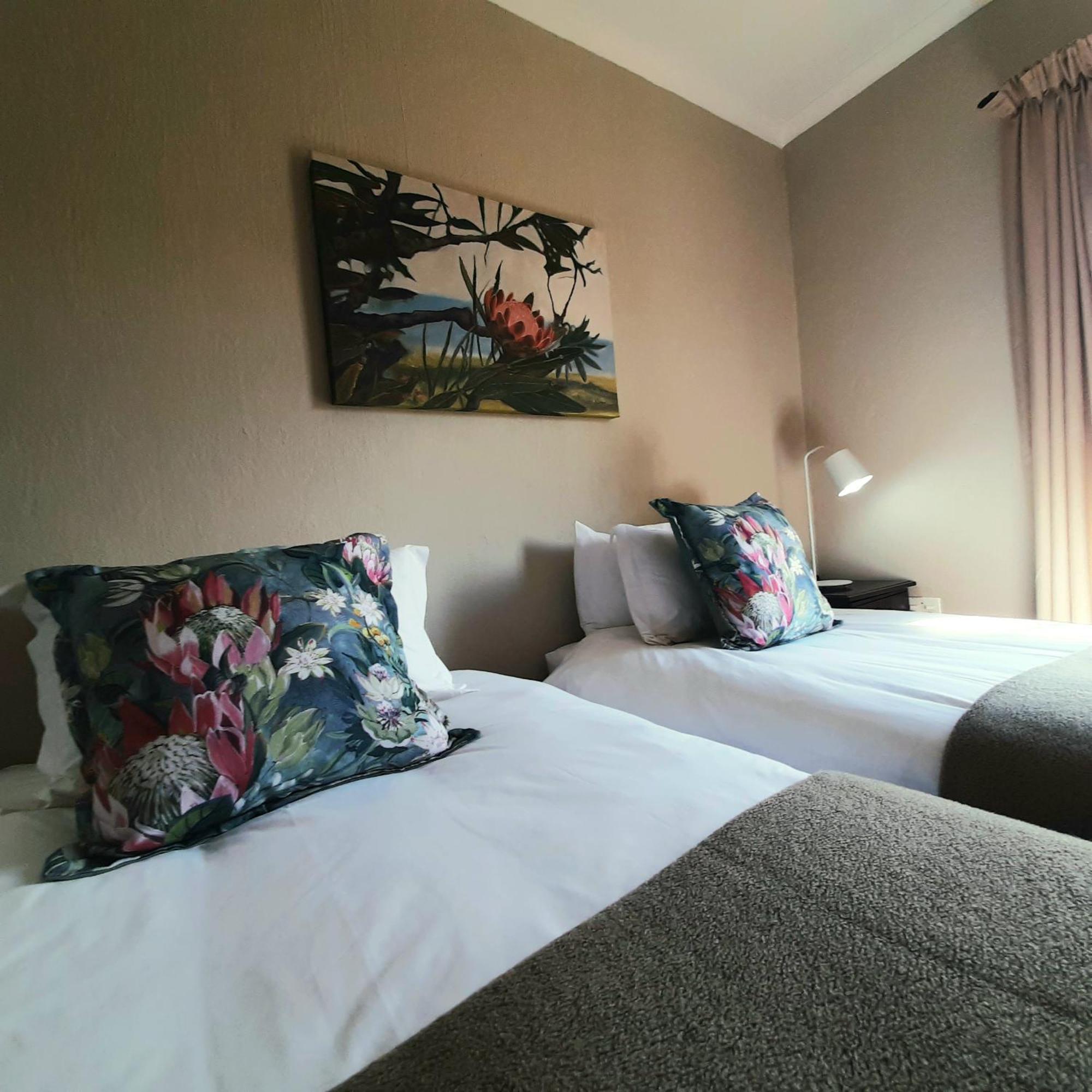 Schaefers' Halt Hotel Dullstroom Bagian luar foto